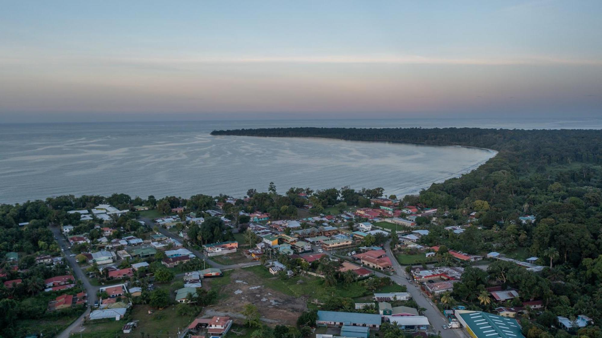 Namaitami Casa Hermosa Con Ac Y Piscina A Solo 650 Metros Del Parque Nacional Cahuita Dış mekan fotoğraf