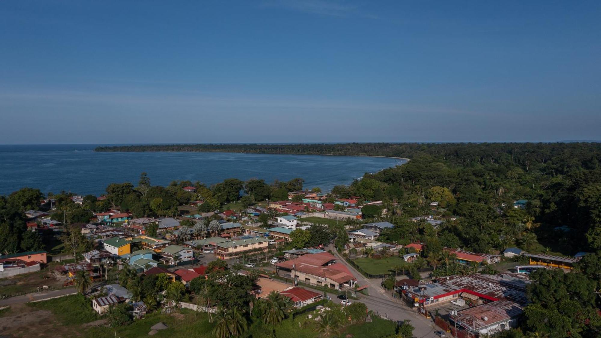 Namaitami Casa Hermosa Con Ac Y Piscina A Solo 650 Metros Del Parque Nacional Cahuita Dış mekan fotoğraf